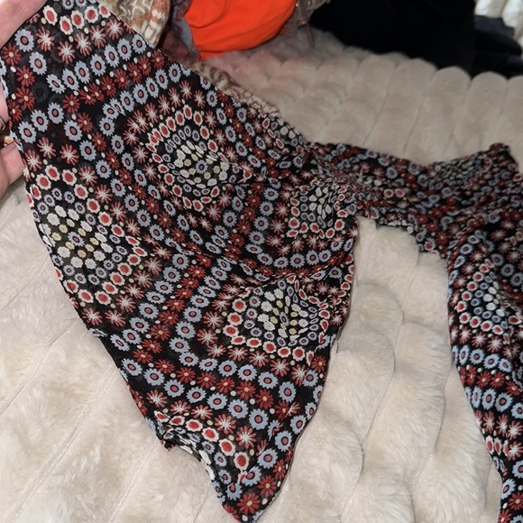 Size small multicolor printed baby doll top with 3/4 sleeves - Picture 3 of 7